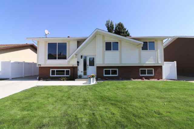 Ross Glen real estate 976 Ross Glen Drive SE in Ross Glen Medicine Hat