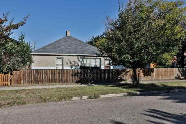 Staffordville real estate 915 6 Street N in Staffordville Lethbridge