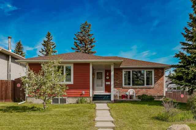 Whitehorn real estate 4 Whitefield Close NE in Whitehorn Calgary