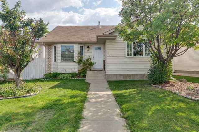 Deer Park Estates real estate 67 Duston Street  in Deer Park Estates Red Deer