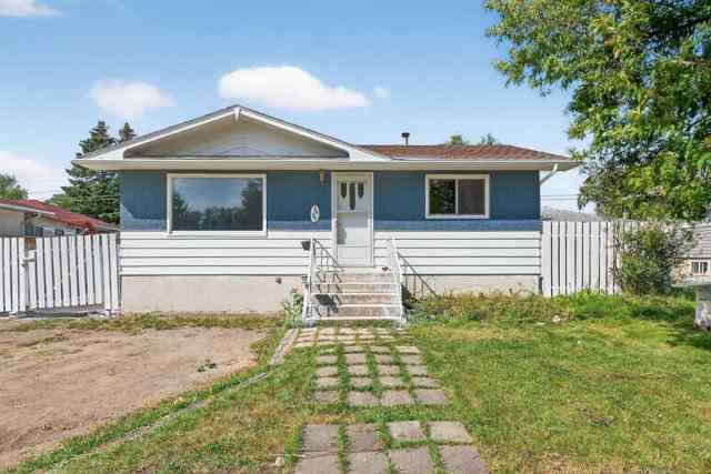 Thorncliffe real estate 5923 Centre Street NW in Thorncliffe Calgary