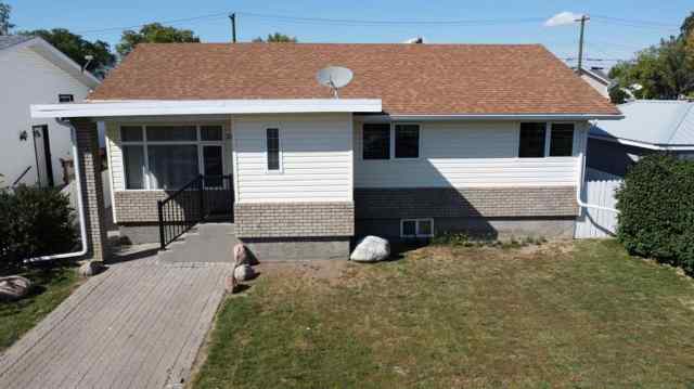 Hanna real estate 206 4 Avenue W in Hanna Hanna
