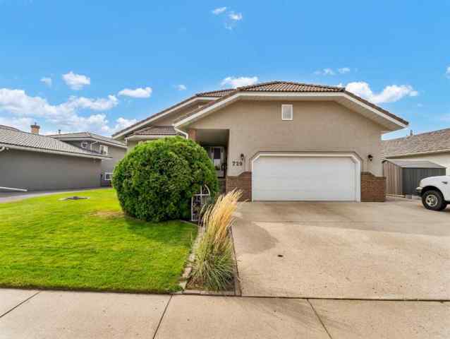 Ross Glen real estate 729 Taylor Road SE in Ross Glen Medicine Hat