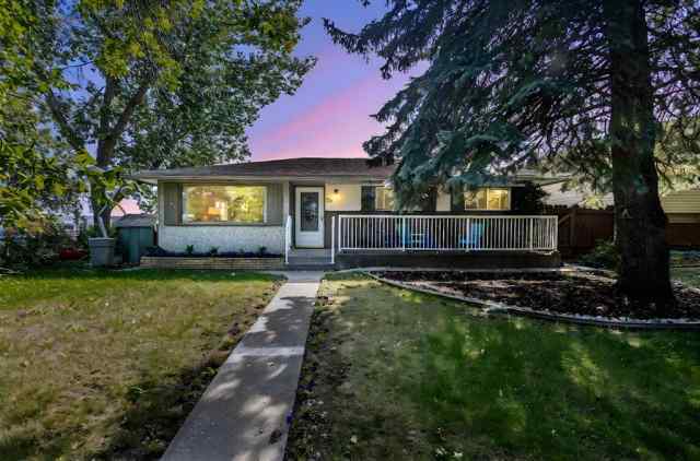 Acadia real estate 74 Armstrong Crescent SE in Acadia Calgary