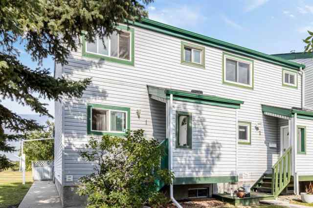 Temple real estate 1, 131 Templehill Drive NE in Temple Calgary