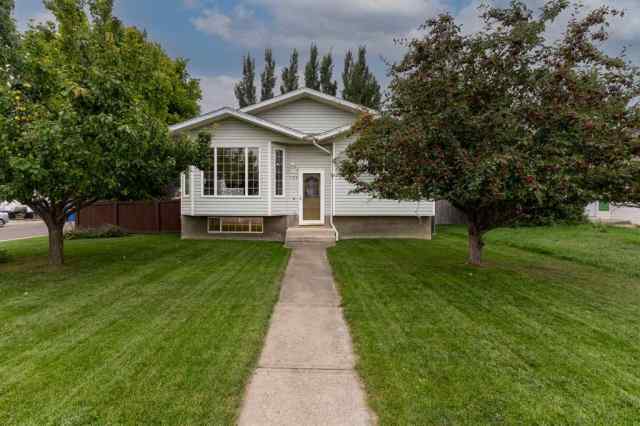 Mountain Heights real estate 133 Mt Alderson Crescent W in Mountain Heights Lethbridge