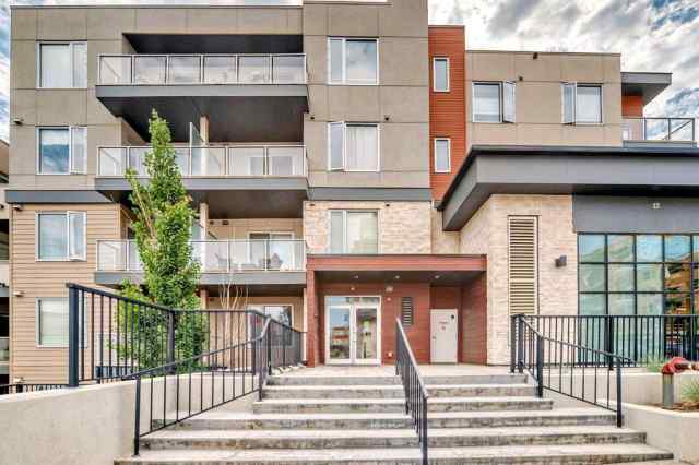 Shawnee Slopes real estate 209, 30 Shawnee Common SW in Shawnee Slopes Calgary