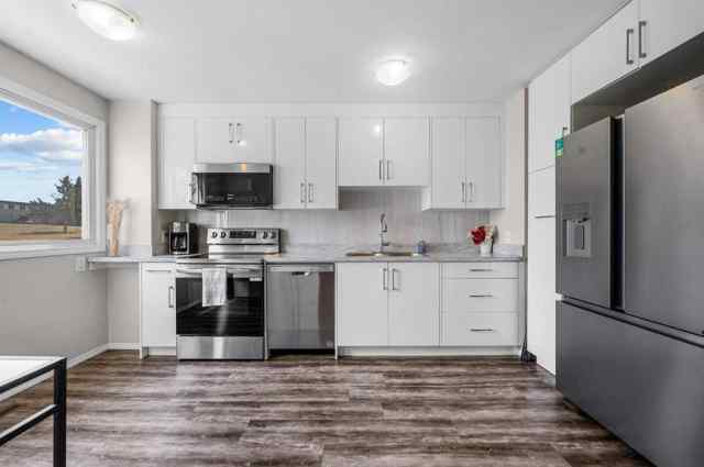 Vista Heights real estate 389, 2211 19 Street NE in Vista Heights Calgary