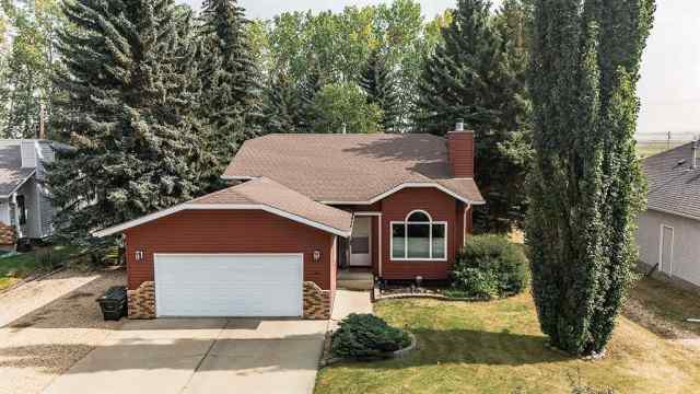 English Estates real estate 8 Petticoat Lane  in English Estates Lacombe