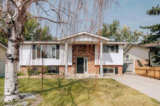 Varsity Village real estate 86 Purdue Court W in Varsity Village Lethbridge