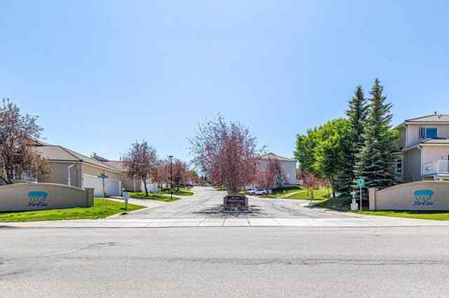 Hamptons real estate 39 Hamptons Link NW in Hamptons Calgary