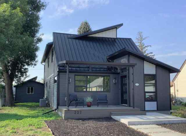 SE Hill real estate 227 12 Street SE in SE Hill Medicine Hat