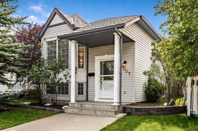 Monterey Park real estate 8007 Laguna Way NE in Monterey Park Calgary