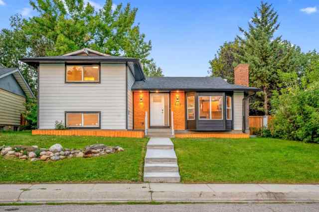Queensland real estate 423 Queensland Circle SE in Queensland Calgary
