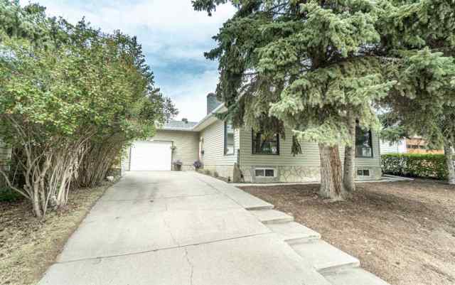 Varsity real estate 4812 Valiant Drive NW in Varsity Calgary