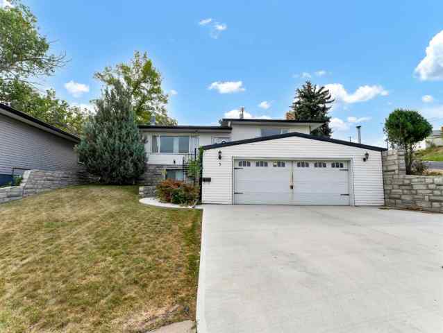 SE Hill real estate 3 2 Street SE in SE Hill Medicine Hat