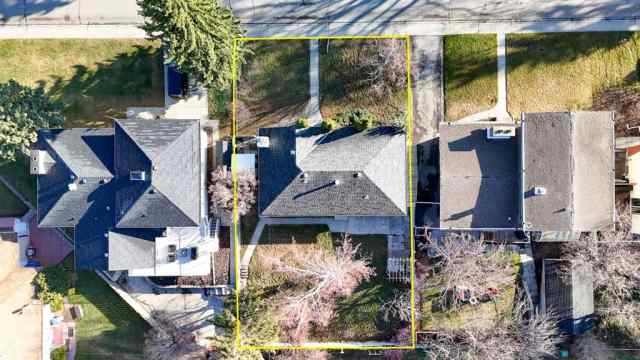 Collingwood real estate 43 canyon Drive NW in Collingwood Calgary