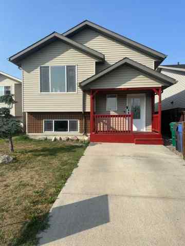 West Highlands real estate 320 Tartan Circle W in West Highlands Lethbridge
