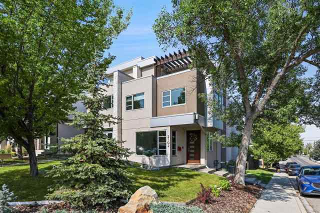 Richmond real estate 2102 28 Avenue SW in Richmond Calgary