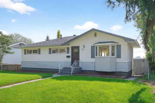 Collingwood real estate 35 Collingwood Place NW in Collingwood Calgary