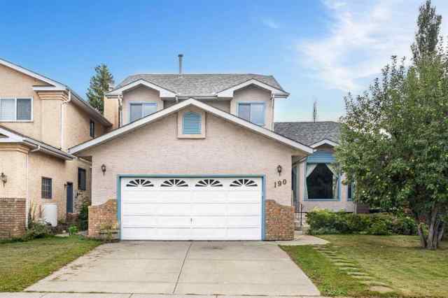 Riverbend real estate 190 Riverside Circle SE in Riverbend Calgary