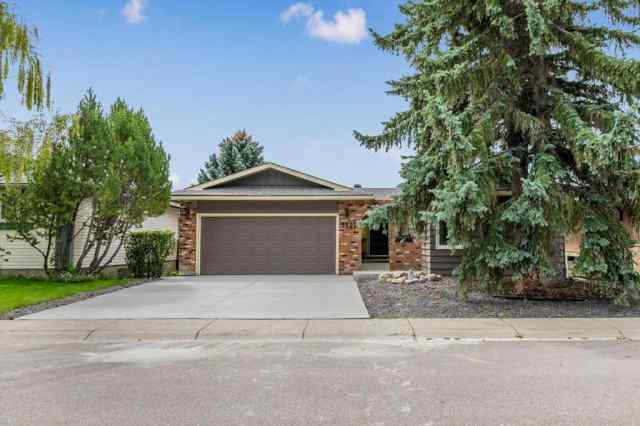 Silver Springs real estate 7707 67 Avenue NW in Silver Springs Calgary