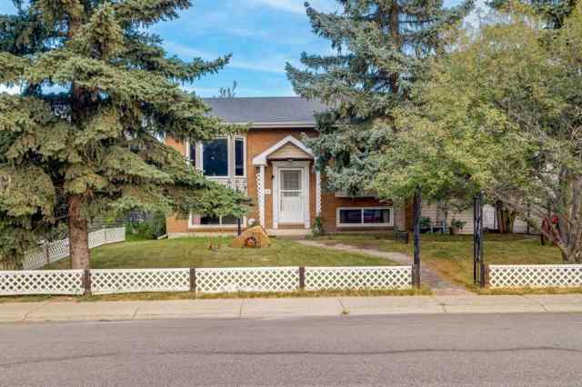 Meadowbrook real estate 1812 Meadowbrook Drive SE in Meadowbrook Airdrie