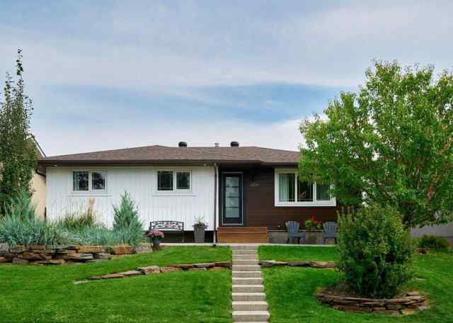 Vista Heights real estate 2204 Vista Crescent NE in Vista Heights Calgary