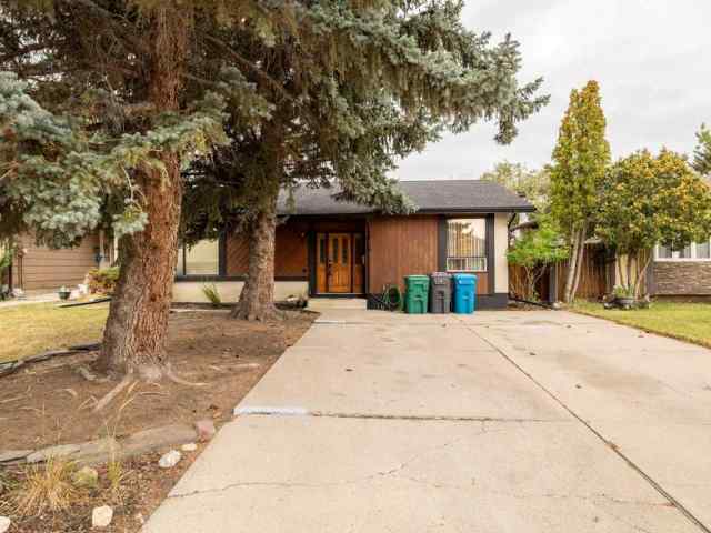 Varsity Village real estate 82 Pensacola Court W in Varsity Village Lethbridge