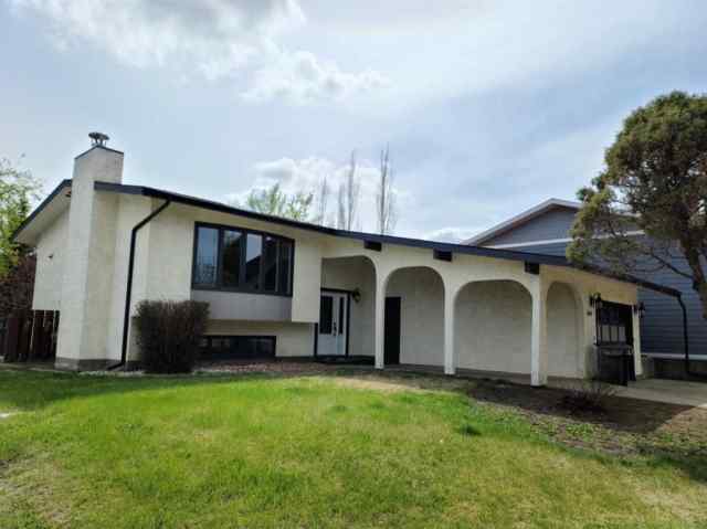 North End real estate 7413 96 Street  in North End Peace River