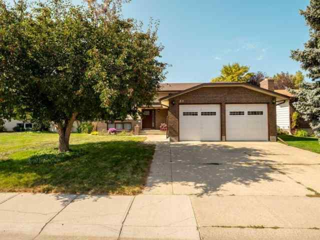Redwood real estate 84 Elm Crescent S in Redwood Lethbridge