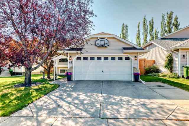 Willowbrook real estate 47 Willowbrook Drive NW in Willowbrook Airdrie
