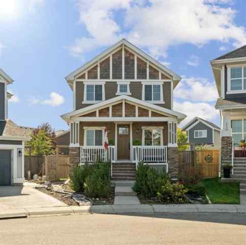 River Heights real estate 234 River Heights Green  in River Heights Cochrane