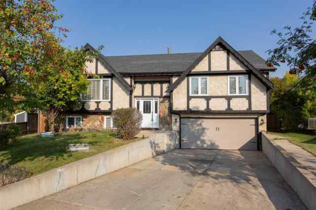 Woodlands real estate 30 Maple Bay  in Woodlands Lacombe