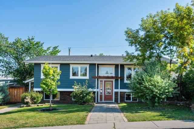 Southwood real estate 112 Selkirk Drive SW in Southwood Calgary