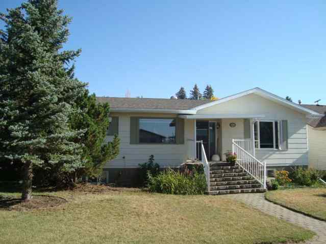 NONE real estate 708 Royal Drive  in NONE Trochu
