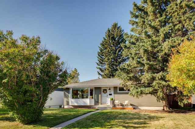 Glamorgan real estate 131 Gloucester Crescent SW in Glamorgan Calgary