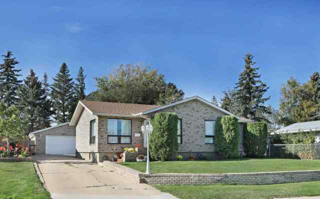 Lakewood real estate 11 Lakeview Crescent E in Lakewood Brooks