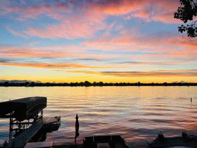 East Chestermere real estate 833 East Chestermere Drive  in East Chestermere Chestermere