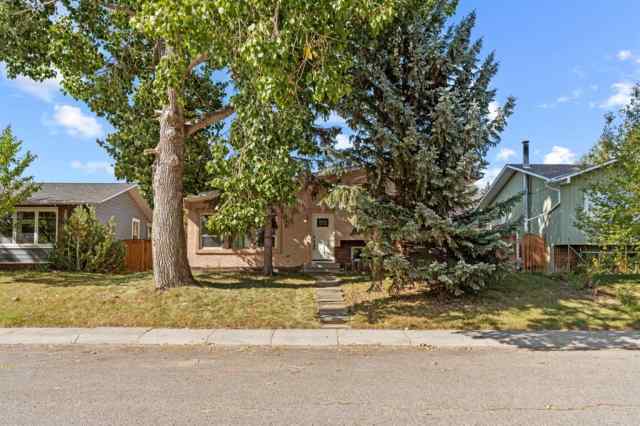 Queensland real estate 212 Queen Anne Road SE in Queensland Calgary