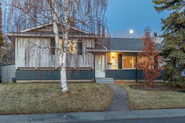 Just listed Maple Ridge homes for sale new 10444 Maplecreek Drive SE in Maple Ridge Calgary