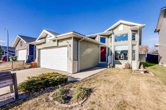Just listed Meadowbrook homes for sale new 1808 Meadowbrook Gate SE in Meadowbrook Airdrie