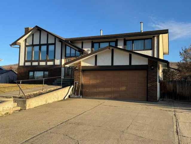 Just listed North End homes for sale new 7305 96 Street  in North End Peace River