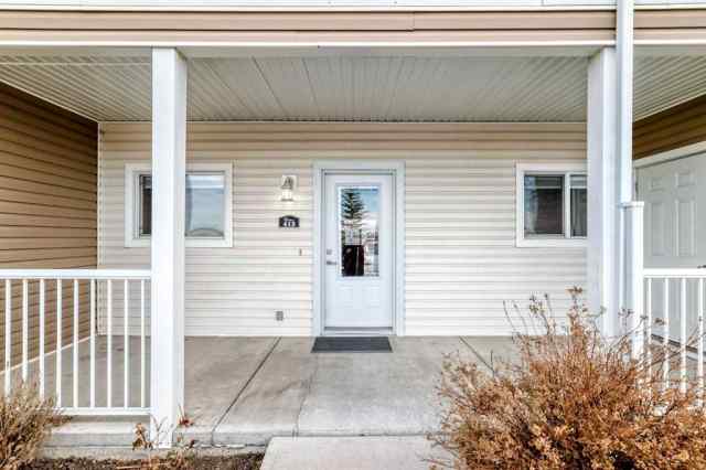 Just listed Sunshine Meadow homes for sale new 415 Sunrise Terrace NE in Sunshine Meadow High River