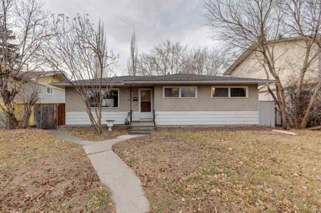 Just listed Charleswood homes for sale new 2647 Charlebois Drive NW in Charleswood Calgary