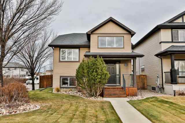 Just listed Copperwood homes for sale new 532 Silkstone Crescent W in Copperwood Lethbridge
